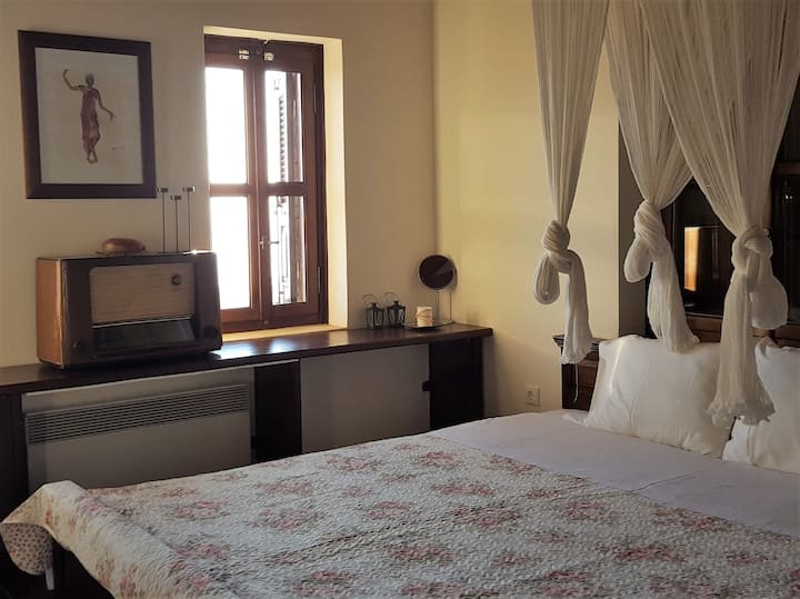 საძინებელი 1