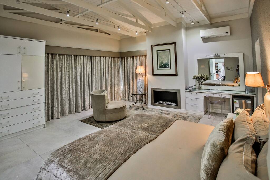 Poseidon Room