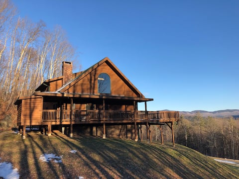 Secluded Log Cabin with Unrivaled Views!