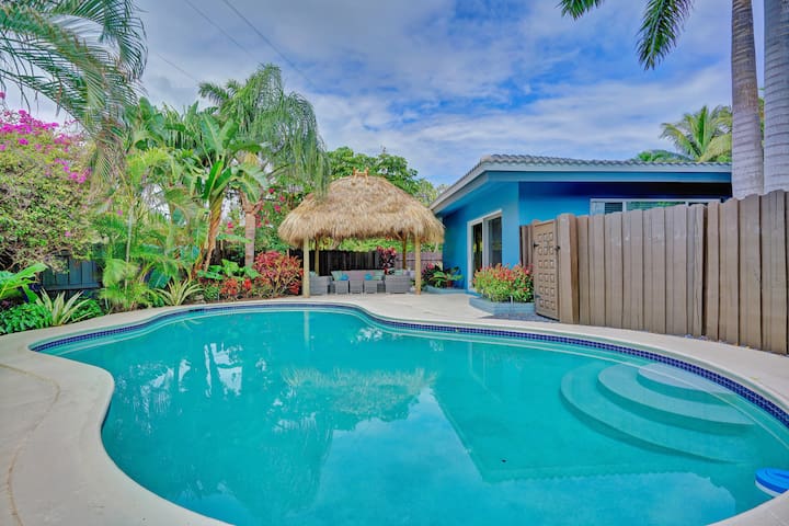 4BR Heated Pool Home w/ Tiki Hut!
