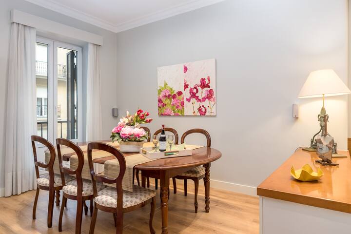 Spacious apartment, sea view, Old Town gallery image 2