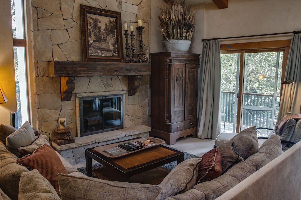 Gas fireplace, deck overlooks pool, facing the mountain