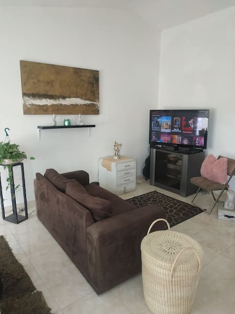 Habitación por semana y mes limpio y agradable