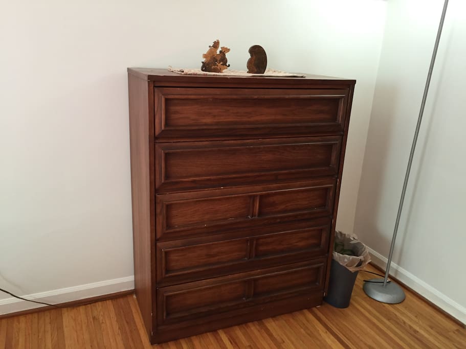 Close up of 5-drawer chest/dresser.