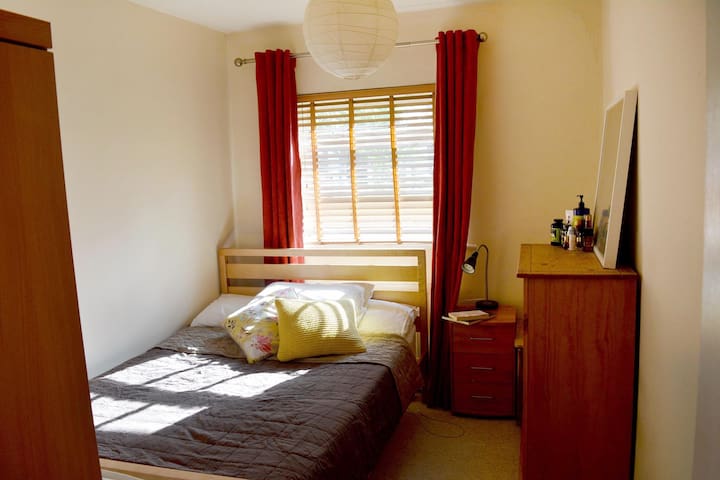 Bright and Modern room in Ealing Broadway