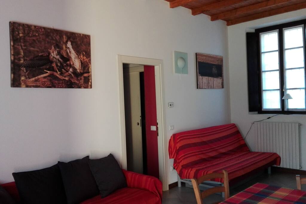sala bilocale con divano letto
