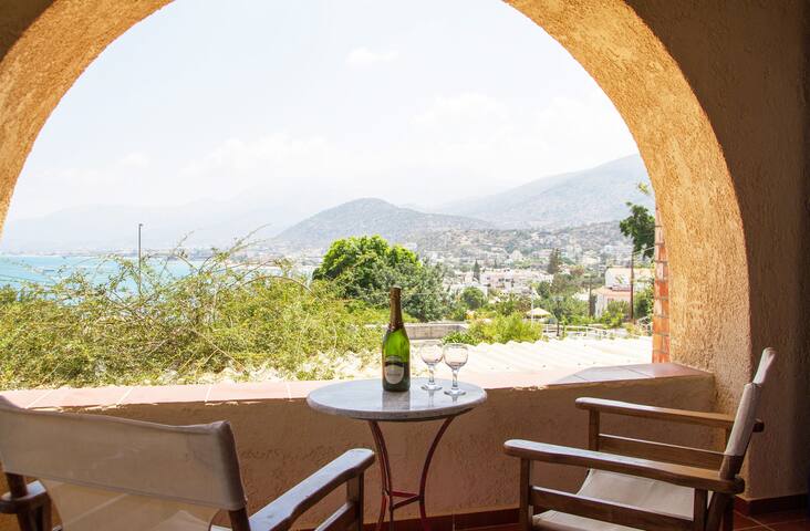 SUPERB FAMILY VILLA STALIS CRETE gallery image 3