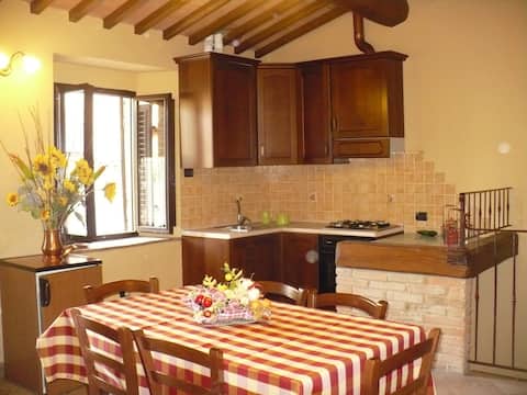 Top Airbnb: Lovely Apartment in Medieval Certaldo Alto in Certaldo