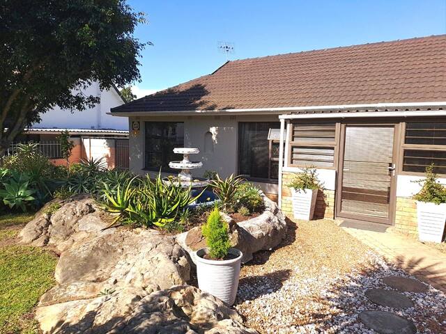 Cheerful 3 bedroom home with indoor fireplace gallery image 2