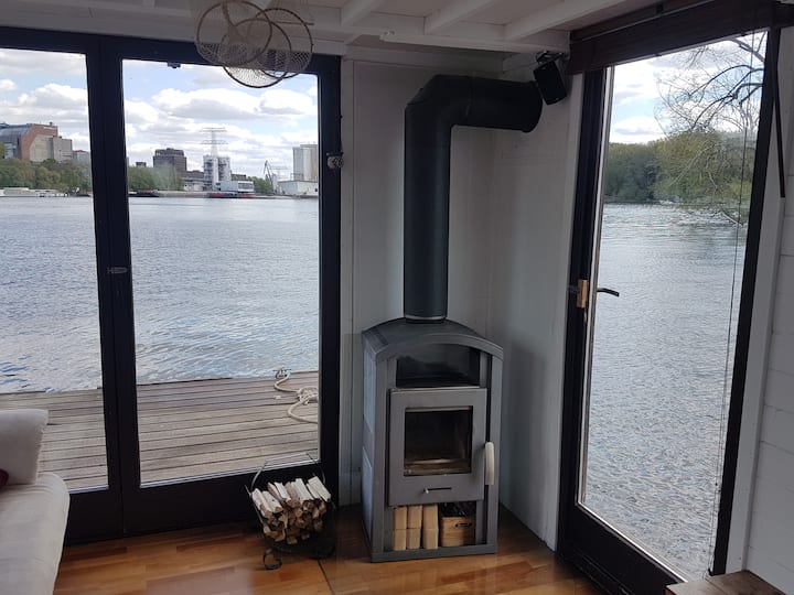 Gemütliches Hausboot