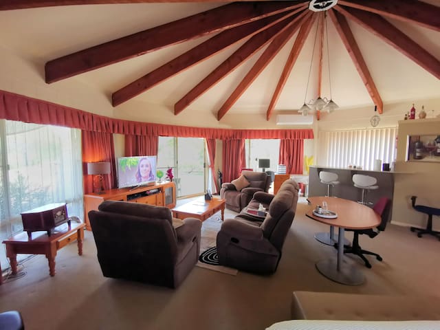 Airbnb Tyndale Vacation Rentals Places To Stay New South