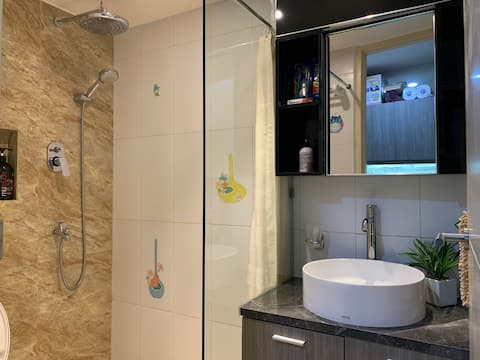 Homy Studio at Orchard Pakuwon Mall +wifi+netflix