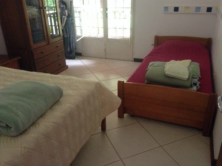 Dhoma e gjumit nr. 6 -  suitë me 1 krevat dopio dhe 2 krevate marinari