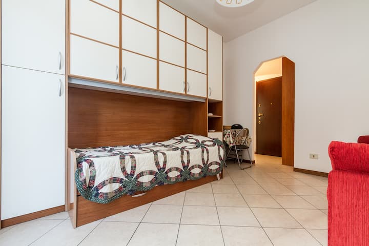 Charming, bright studio