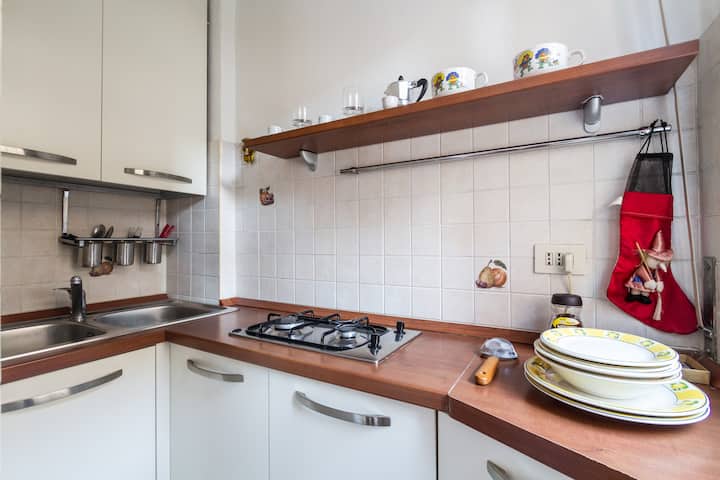Charming, bright studio