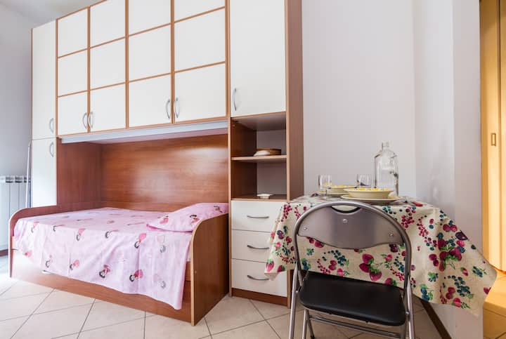 Charming, bright studio