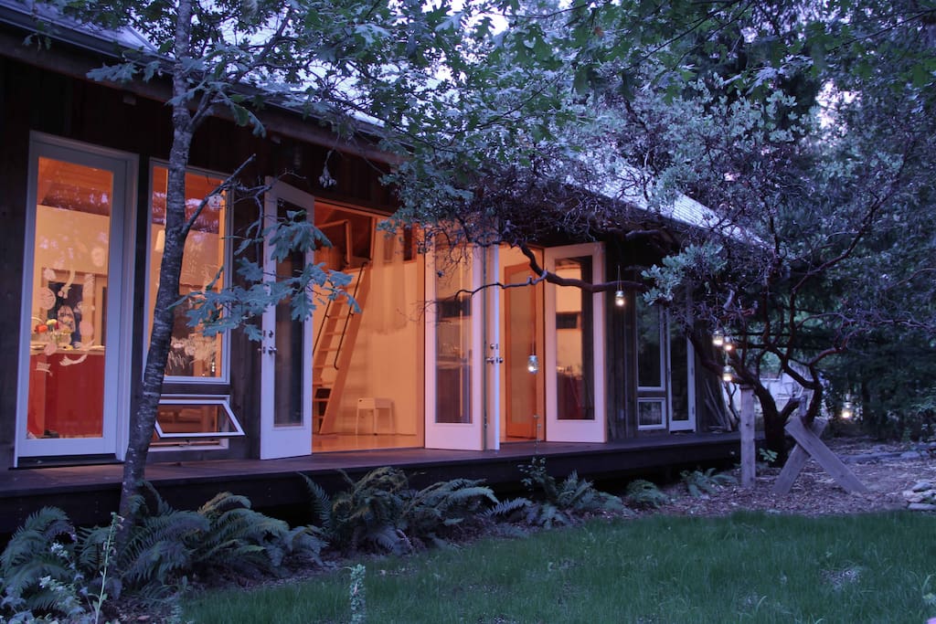 River Retreat Cabins for Rent in Willow Creek, California, United States