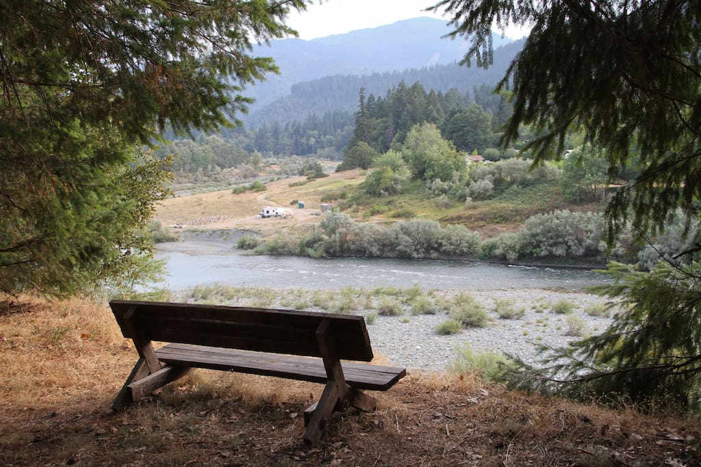 River Retreat Cabins for Rent in Willow Creek, California, United States