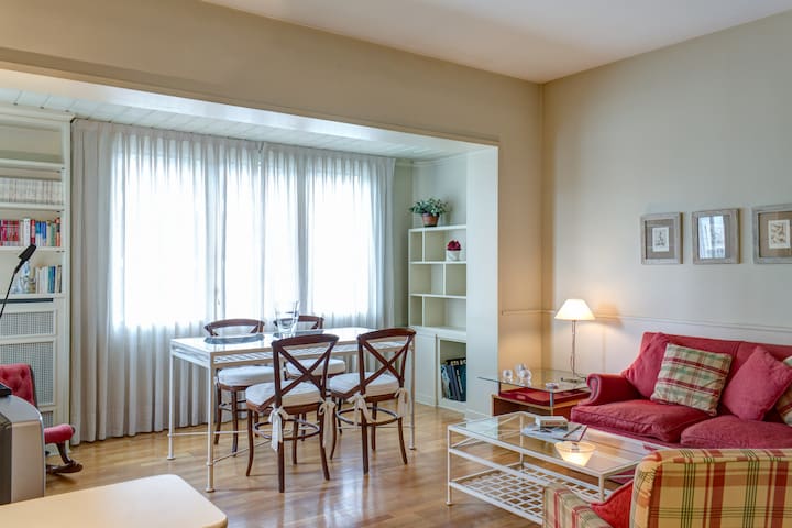 Top flat. City Centre. Casa Batlló & Paseo Gracia