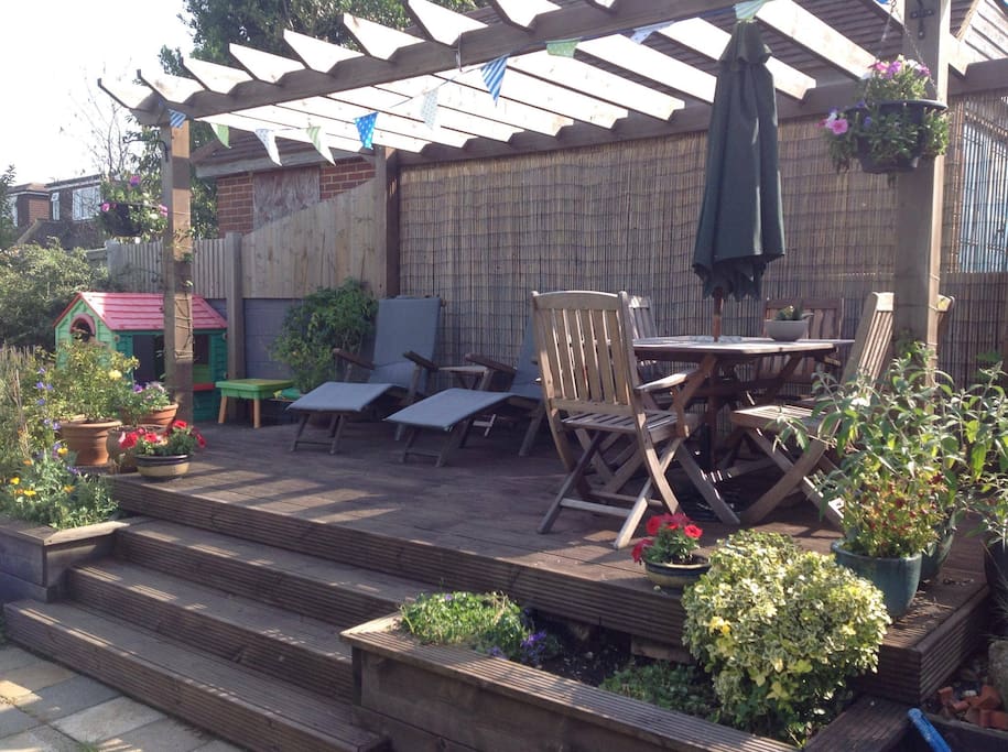 Garden and outdoor seating