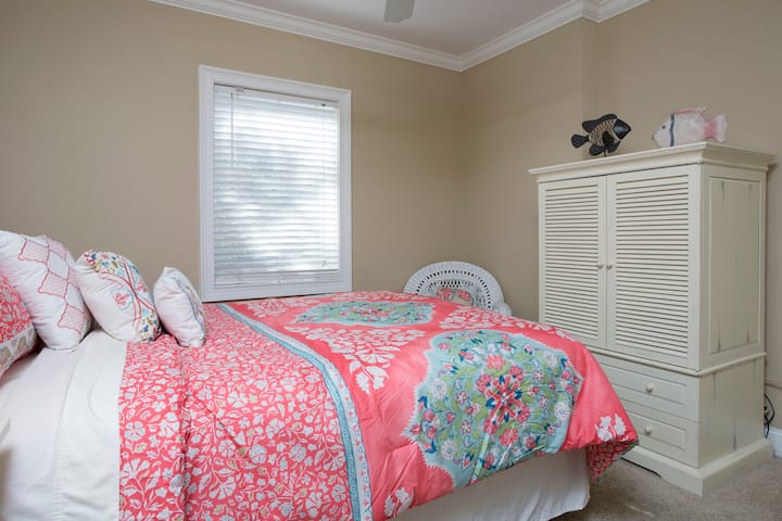 2. spavaća soba s bračnim krevetom (širine 150 - 179 cm)