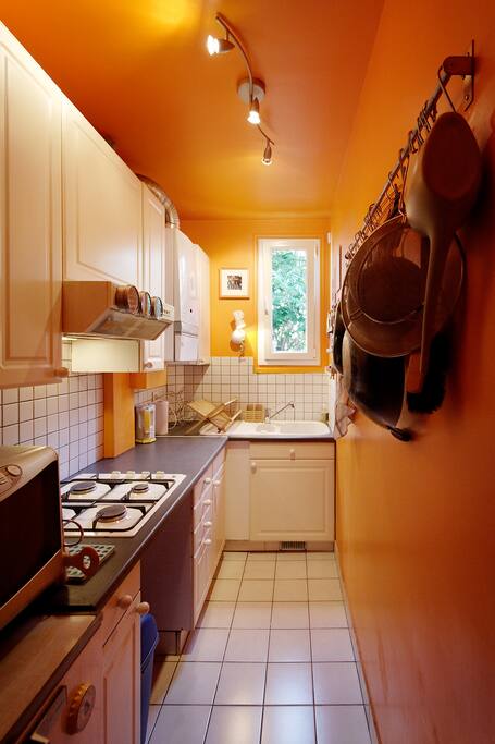 Full kitchen.