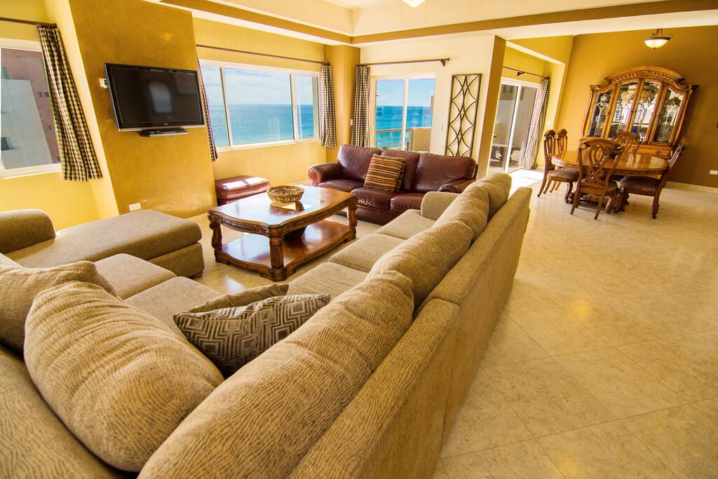 Couch,Furniture,Chair,Indoors,Room