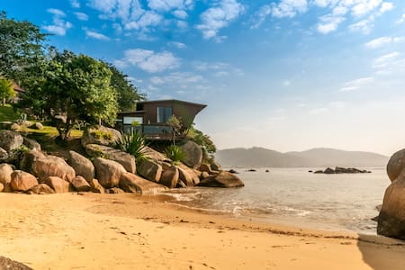 Exceptional property private beach - rare