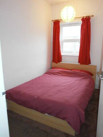 Cheap double room in Sheffield