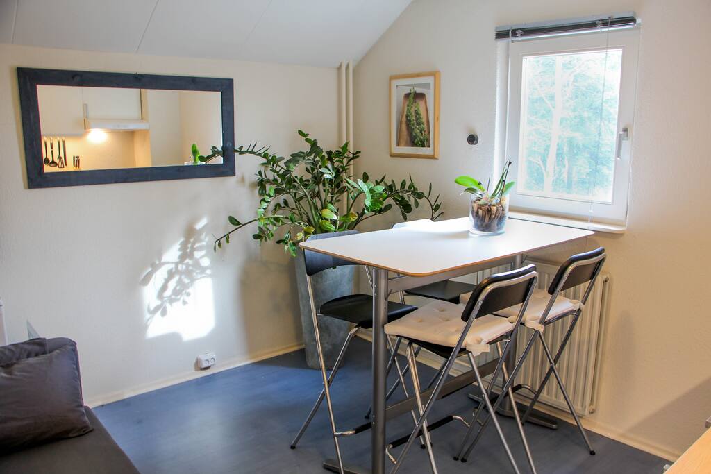Keuken met ontbijttafel