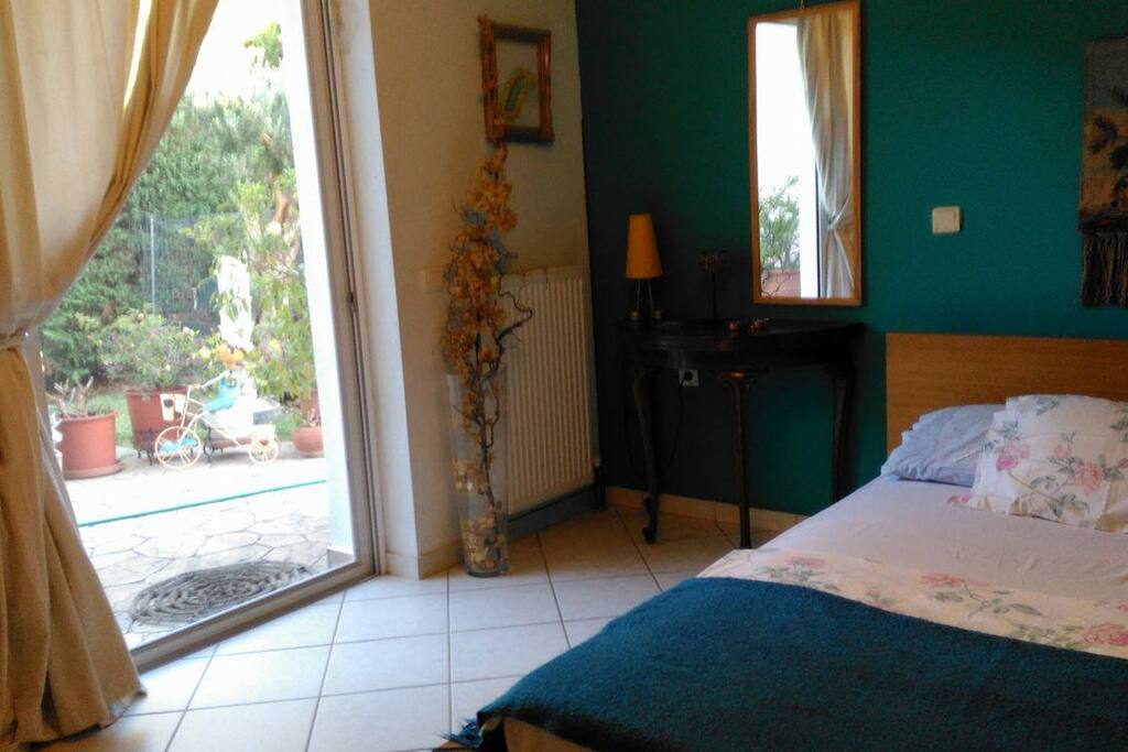 bedroom double bed