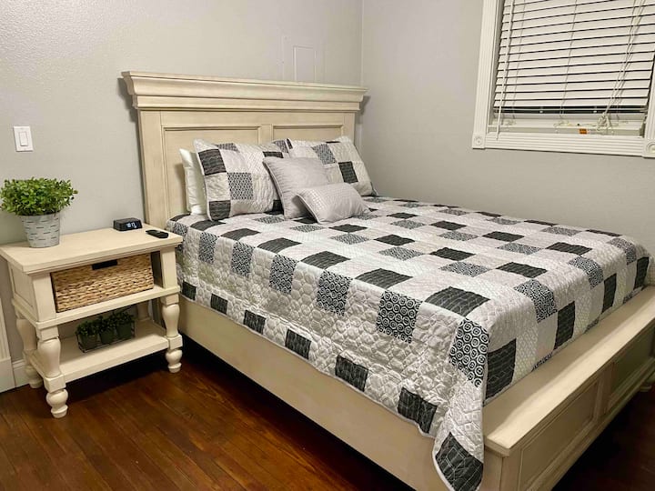 Queen Bedroom
