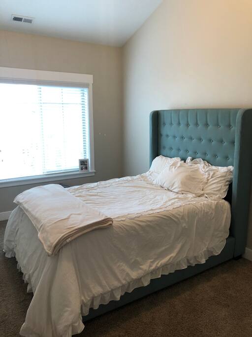 Queen size bedroom