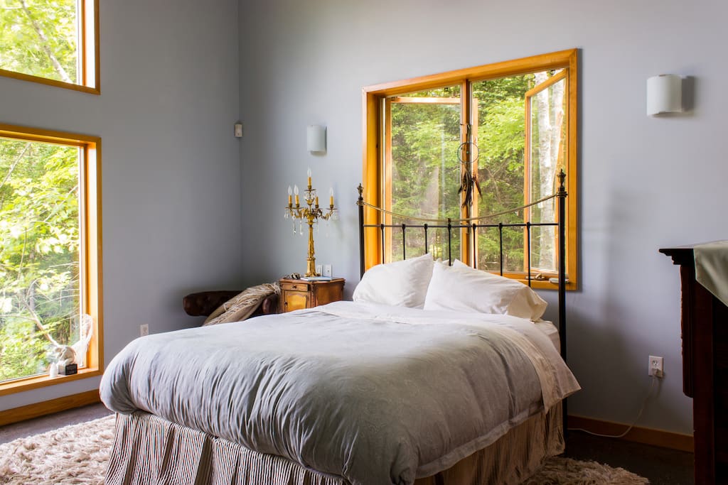 Queen size master bedroom with plenty of windows and the best views.