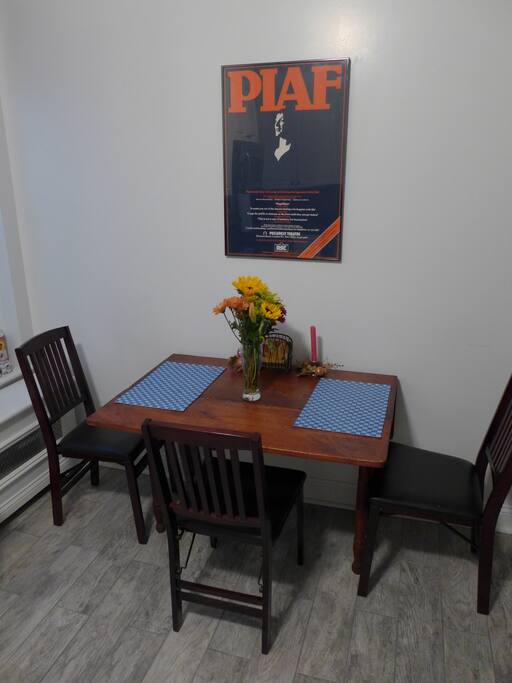 Breakfast nook!