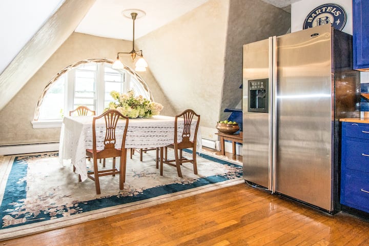 Fabulous two bedroom pied 'arm