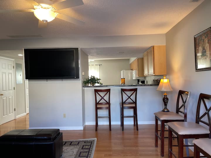Elegant Condo 2 master bedrooms, 2.5 bathrooms! Condominiums for Rent