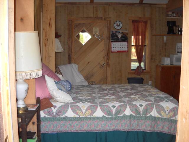 Cozy Furnished Rustic Cabin
