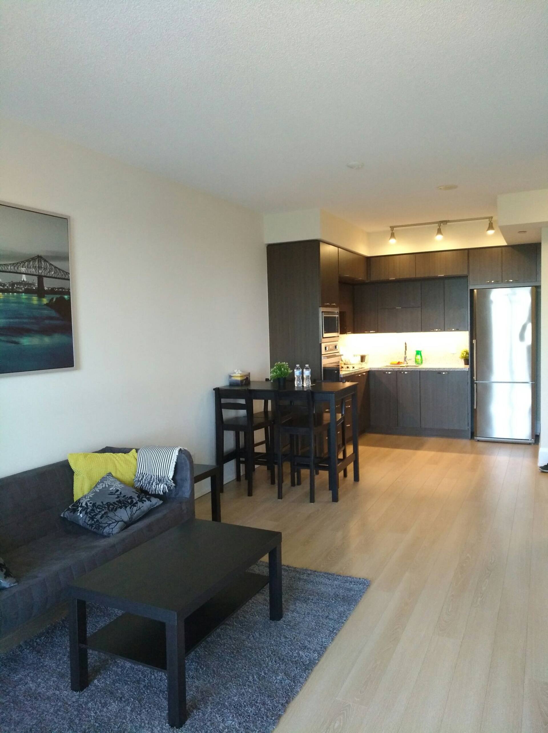 Subway 1+1 Luxury Condo with Parking — photo 4