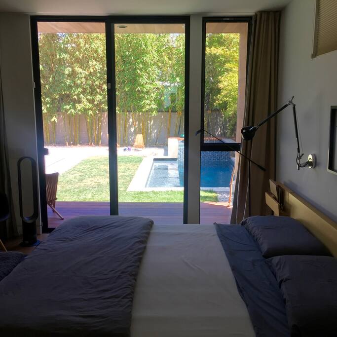 Master Bedroom o backyard