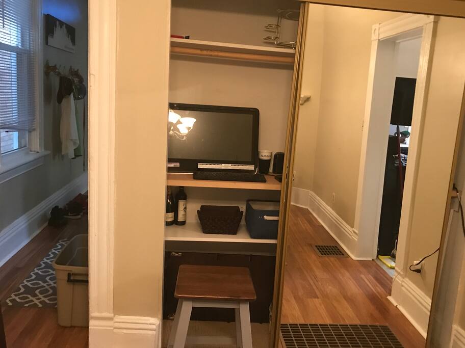 Built-in work center off of Dining Room, this computer wont be there but a perfect place for you to set up shop, there is a wireless printer in the LR and Wifi in the house