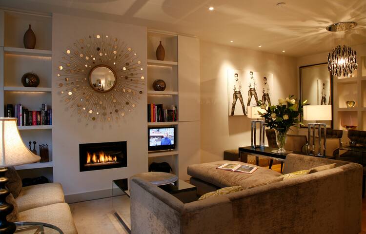 Luxury Mews House in quiet central London location gallery image 3