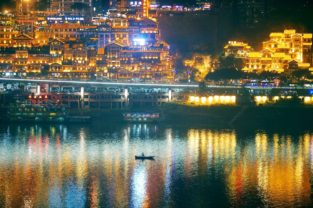 这样的夜景在重庆一抓一大把