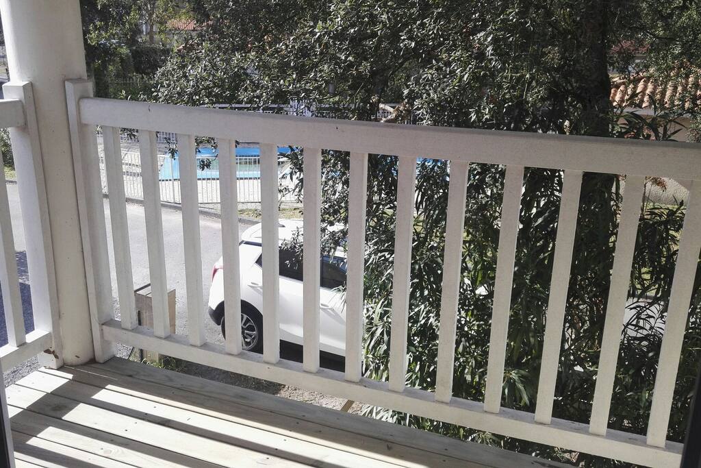 BALCON VUE SUR PISCINE