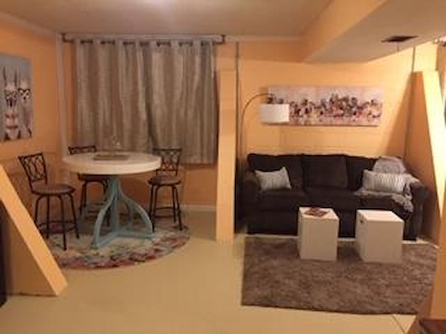 Downtown Branson Studio Guest Suite