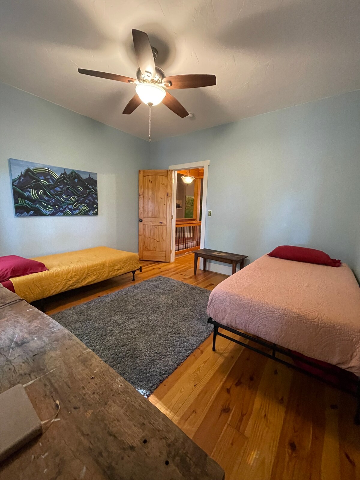 Upstairs bedroom with lake view, two twin sized beds