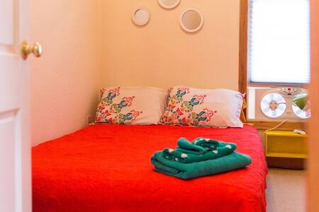 Animal Lovers Welcome*Downtown*Private Room