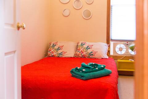 Animal Lovers Welcome*NearDowntown*Private Room