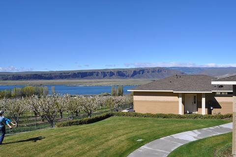 Crescent bar bungalow with garage and golf cart