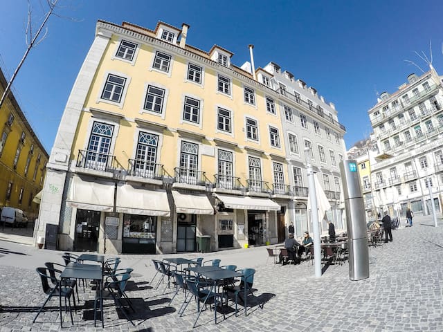 DOWNTOWN SEAVIEW APARTMENT